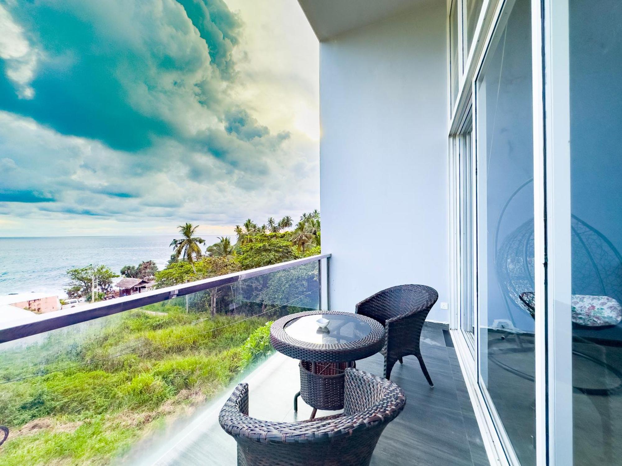 Mazarine Surf Suites Hiriketiya Dikwella Esterno foto